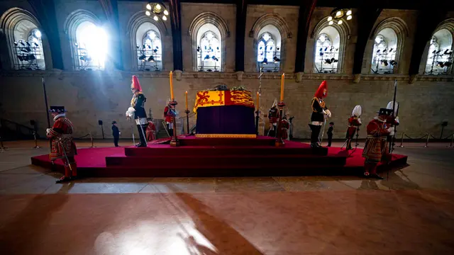 Jenazah Mendiang Ratu Elizabeth II Disemayamkan di Westminster Hall