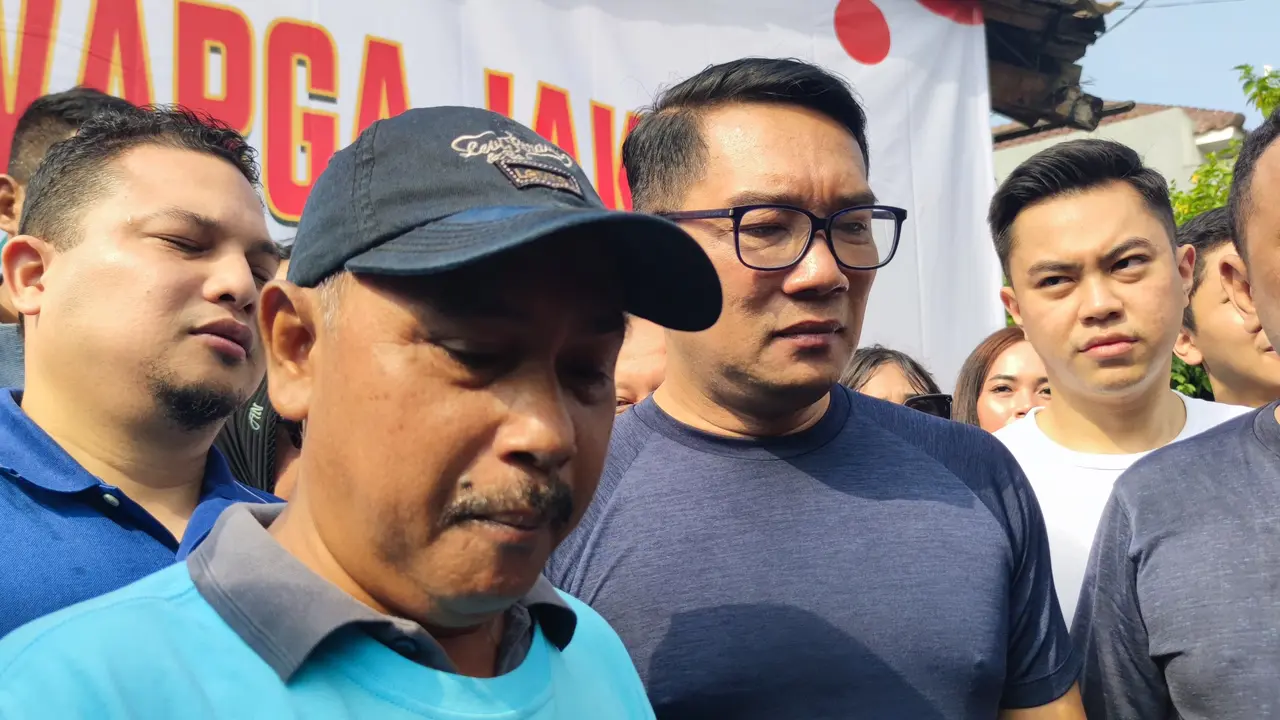 Ridwan Kamil kampanye di Banjir Kanal Timur (BKT) Duren Sawit, Jakarta Timur, Minggu (13/10/2024).