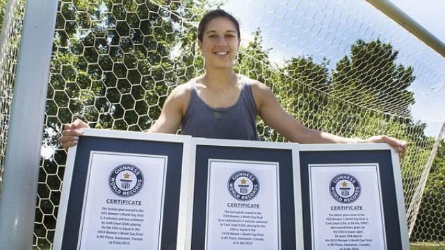 Legenda sepak bola putri, Carli Lloyd meraih penghargaan Guinness World Records