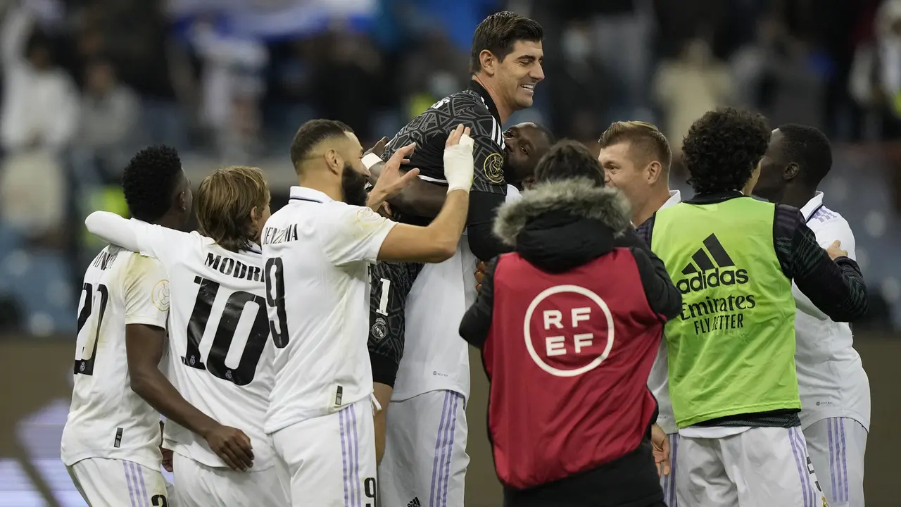 Foto: Aksi Gemilang Thibaut Courtois Bawa Real Madrid Talukkkan Valencia pada Semifinal Piala Super Spanyol 2022 / 2023