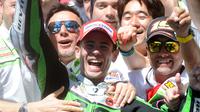 Pebalap asal Spanyol Alvaro Bautista saat balapan di Sirkuit Le Mans, Prancis. (AFP Photo/Jean Francois Monier)