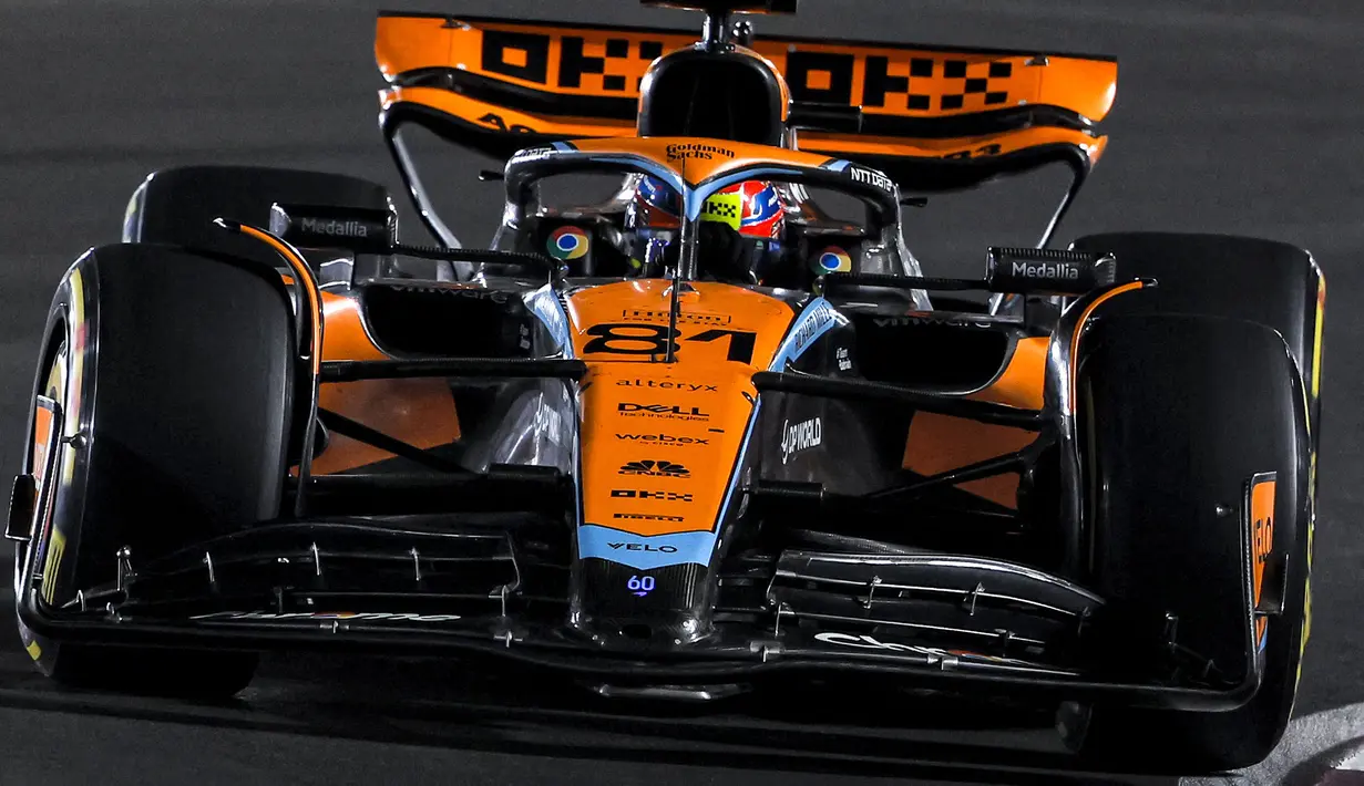 Pembalap McLaren, Oscar Piastri saat ajang balap Formula 1 GP Qatar 2023 yang berlangsung di Sirkuit Lusail, Qatar, Minggu (08/10/2023) malam WIB. (AFP/Karim Jaafar)
