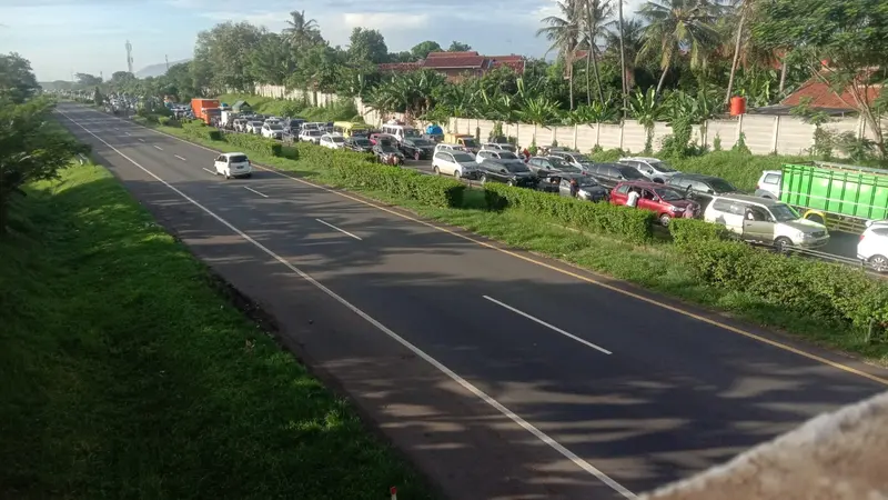 Kemacetan Arus Mudik Lebaran 2022 Sepanjang Total 9 Kilometer Terjadi di Jalan Menuju Pelabuhan Merak.