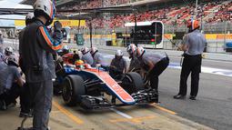 Rio Haryanto mencatat waktu 1 menit 27,252 detik pada latihan bebas kedua F1 GP Spanyol di Sirkuit Catalunya, Spanyol, Jumat (13/5/2016), lebih cepat dari catatan waktu latihan bebas pertama. (Bola.com/Twitter/Manorracing)