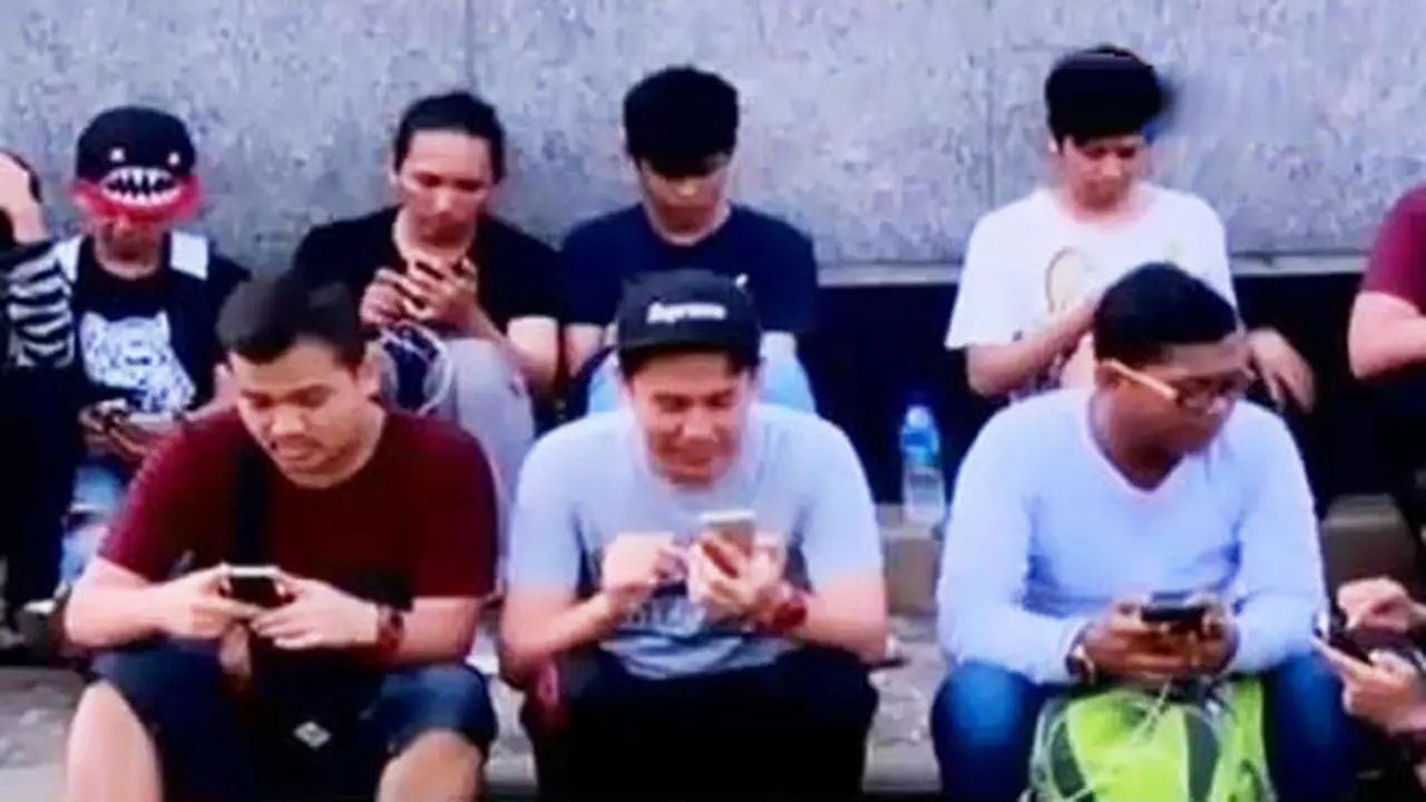 Ratusan Pemburu Monster Pokemon Datangi Monas