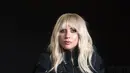 Saat Lady Gaga menderita sakit, banyak penggemarnya yang terus memberi dukungan kepada penyanyi bersuara emas itu. Namun ketika kondisinya sudah membaik, Gaga pun berbalik memberi dukungan untuk penggemarnya. (AFP/Valerie Macon)