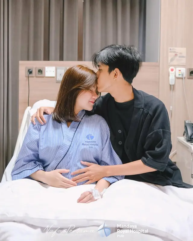Jadi ibu di usia 22 tahun, ini 7 momen bahagia Kayess melahirkan anak pertama di hari valentine