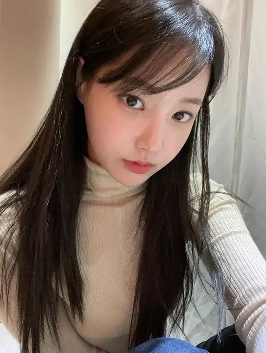 Alasan Yeonwoo untuk keluar dari MOMOLAND adalah karena memilih menjadi seorang aktris dan ingin fokus pada karirnya di dunia akting. (FOTO: instagram.com/chloelxxlxx/)