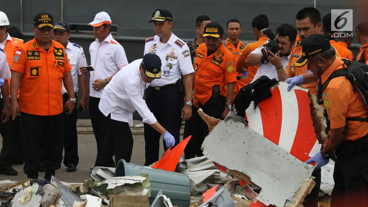 Menhub Tinjau Identifikasi Barang Temuan dan Serpihan JT 610