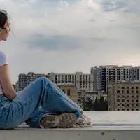 Rawat bahan denim dengan benar agar tetap awet dan warnanya tidak cepat pudar/copyright pexels/Zulfugar Karimov