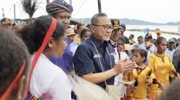 Menteri Perdagangan Zulkifli Hasan menghadiri Festival Budaya Berau di Fakfak, Papua Barat, hari ini, Selasa (20/12). (Istimewa)