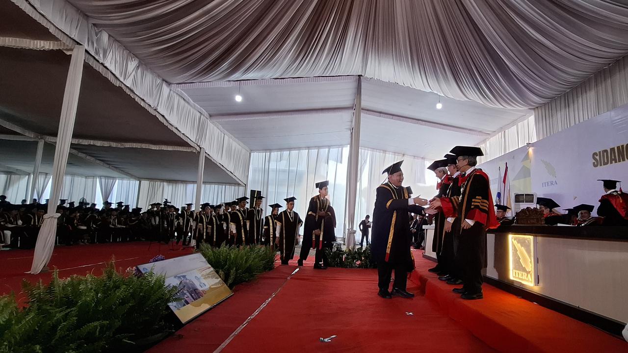 Sidang terbuka wisuda Ke-20 mahasiswa ITERA. Foto : (Liputan6.com/Ardi).