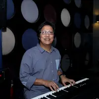 Foto Sesi latihan persiapan konser Di Atas Rata Rata (Andy Masela/bintang.com)