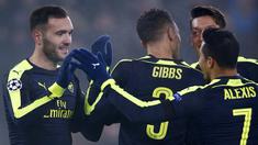 Pemain Arsenal merayakan gol yang dicetak Lucas Perez ke gawang FC Basel pada laga Liga Champions di Stadion St Jakob Park, Swiss, Kamis (7/12/2016). Arsenal menang 4-1 atas FC Basel. (Reuters/Andrew Couldridge)
