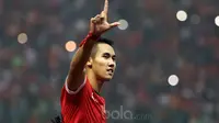 Pemain Persija Jakarta, Ryuji Utomo saat melawan Perseru Serui pada laga Liga 1 2017 di Stadion Patriot, Bekasi, Selasa (13/6/2017). (Bola.com/Nicklas Hanoatubun)
