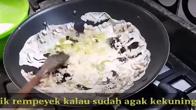 Tanpa Digoreng 2 Kali, Begini Trik Bikin Peyek Tipis dan Renyah Tahan Lama
