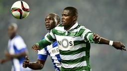 1. William Carvalho (Sporting CP), gelandang bertahan berusia 23 tahun ini merupakan bidikan beberapa klub elite Eropa. Kekuatan, kecepatan dan kontrol bola yang baik membuatnya piawai mengontrol lini tengah. (AFP/Patricia De Melo Moreira)