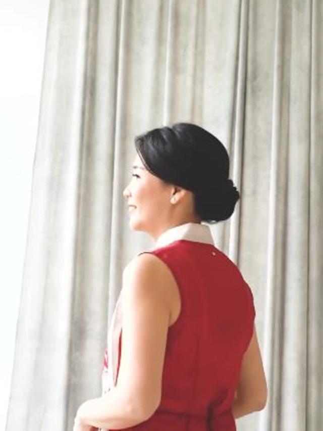 Awet Muda di Usia 46 Tahun, Ini 7 Momen Veronica Tan Jalani Pemotretan Tema Imlek