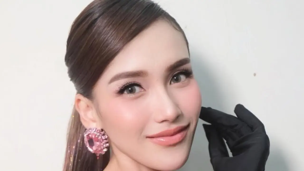 Model Anting ala Ayu Ting Ting (Instagram @ayutingting92)