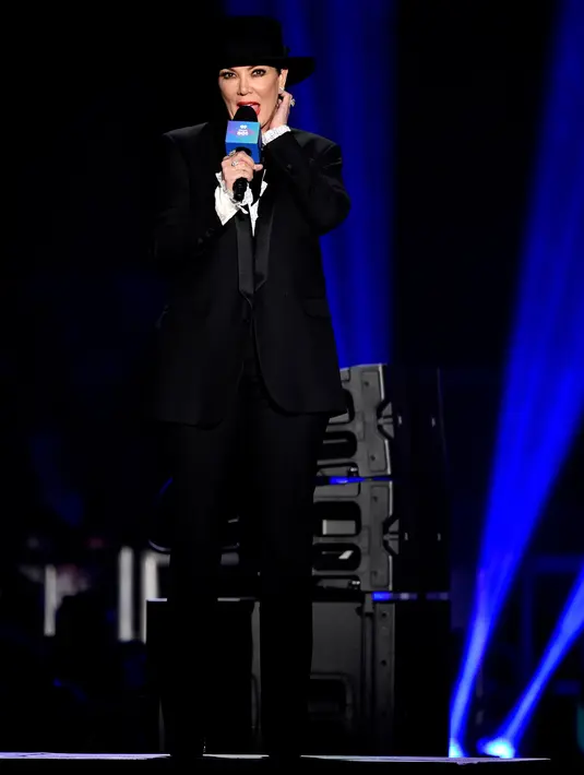 “ Aku cinta dan bangga dengan kamu (Kim)… Kamu sudah membawa banyak kebahagiaan dalam kehidupan kami dan kamu adalah anak perempuan, istri, saudara, teman dan ibu yang luar biasa,” tulis Kris di akun instagramnya. (AFP/Bintang.com)