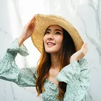 perempuan tertawa/theshots.co/Shutterstock