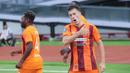 Pemain Borneo FC, Mariano Peralta, melakukan selebrasi setelah mencetak gol ke gawang Persita Tangerang pada laga pekan ke-24 BRI Liga 1 2024-2025 di Stadion Indomilk Arena, Tangerang, Sabtu (22/2/2025). (Bola.com/M Iqbal Ichsan)
