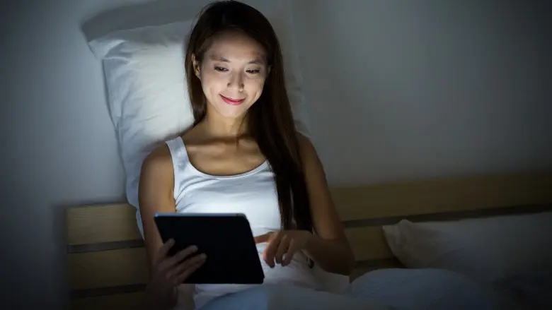 5 kegiatan yang nggak boleh kamu lakukan sebelum tidur. (Sumber Foto: Shutterstock/The List)
