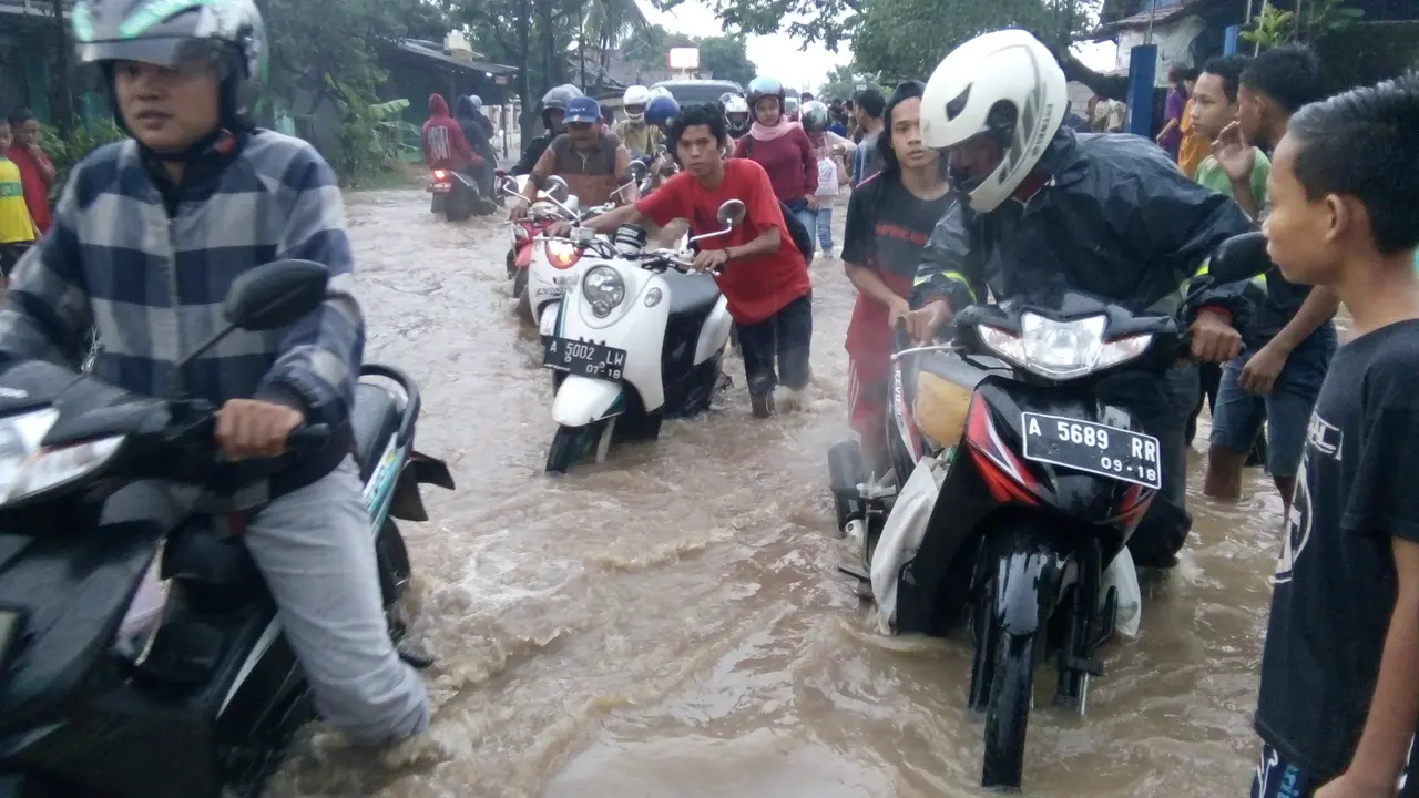 Banjir Putus Akses Utama 3 Kota/Kabupaten di Banten 