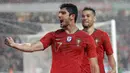 Striker Portugal, Goncalo Guedes, melakukan selebrasi usai mencetak gol ke gawang Aljazair pada laga uji coba  di Estadio da Luz, Jumat (8/6/2018). Portugal menang 3-0 atas Aljazair. (AP/Armando Franca)