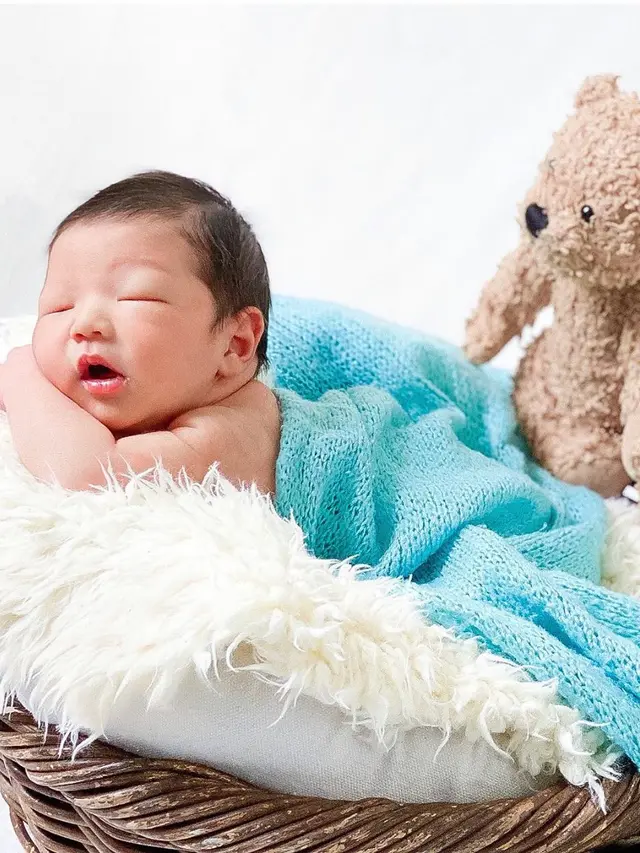 Belum Genap 2 Bulan, Ini Potret 7 Anak Seleb yang Menggemaskan