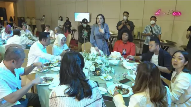 [Fimela] Ultah Pernikahan Ayu Dewi ke-10