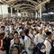 Jemaah haji Indonesia di Terminal Ajyad, Makkah, usai salat isya berjamaah di Masjidil Haram, Sabtu malam, 9 Mei 2026. (Foto: dok. Media Center Haji 2026)