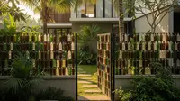 Cara Buat Pagar Rumah dari Botol Kaca Bekas yang Estetik, Murah, dan Ramah Lingkungan