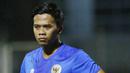 Edo Febriansyah - Tak banyak yang mengenal nama penggawa Persita ini. Maklum sang pemain baru berseragam Timnas Indonesia pada Piala AFF 2020. Dengan ketangguhan dan piawai membangun serangan dari belakang Edo bisa menjadi senjata rahasia skuad Garuda di ajang AFF nanti. (Bola.com/M Iqbal Ichsan)
