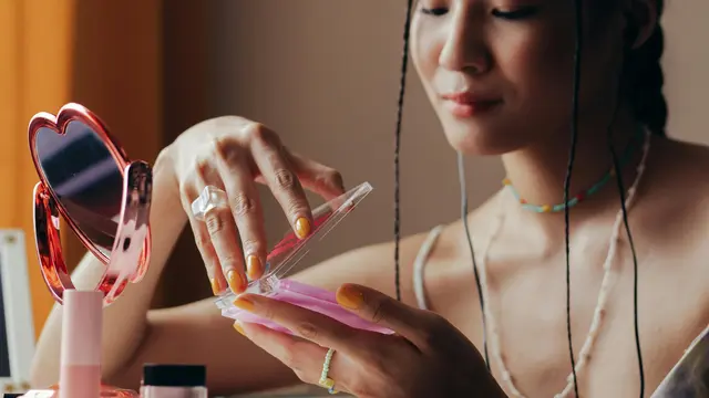 Tips Memilih Bedak Sesuai Jenis Kulit Wajah