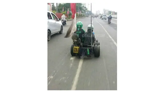 Model Kendaraan Driver Ojek Online Saat Bawa Penumpang Ini Bikin Ngakak