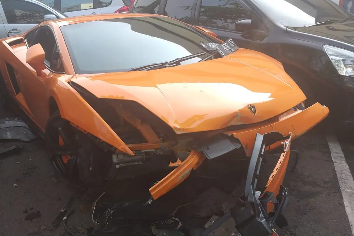 Mobil Lamborghini Rusak