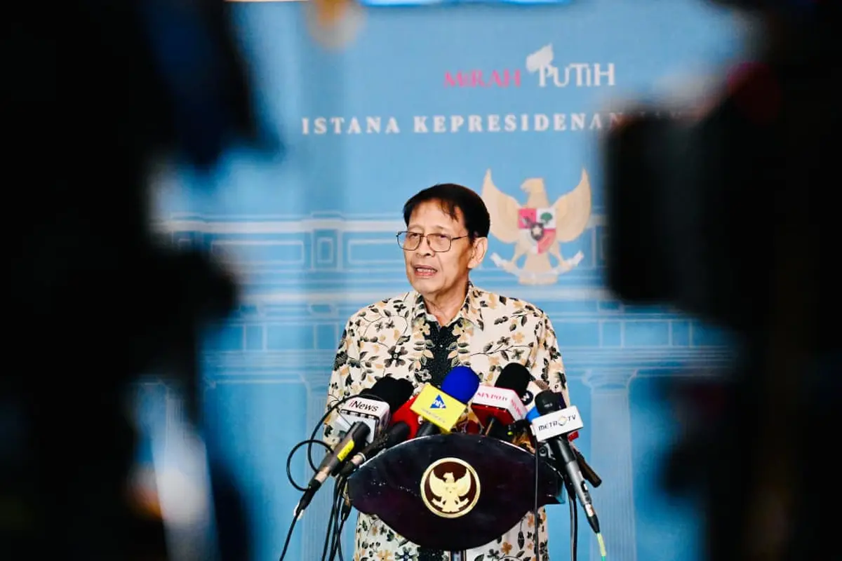Mantan Menteri Luar Negeri (Menlu) RI Hassan Wirajuda usai menghadiri pertemuan bersama Presiden Prabowo Subianto di Istana Kepresidenan Jakarta.
