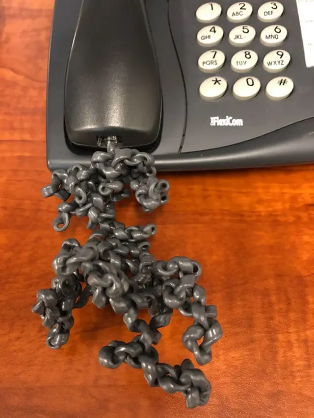 Potret Kebiasaan Buruk Rekan Kerja di Kantor, Bikin Ikut Jengkel. (Sumber: Boredpanda)