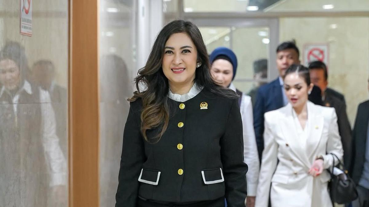 6 Potret Nafa Urbach Ikut Rapat DPR Bahas Efisiensi APBN Hingga Makan Bergizi Gratis, Besok Nonaktif!