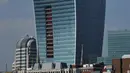 Gedung pencakar langit di Kota London, yang dijuluki Walkie Talkie, 30 Agustus 2013. Gedung bertingkat 37 ini memenangkan Piala Carbuncle yang diberikan setiap tahun kepada gedung yang dipandang para juri sebagai terburuk di Inggris.(AFP PHOTO/CARL COURT)