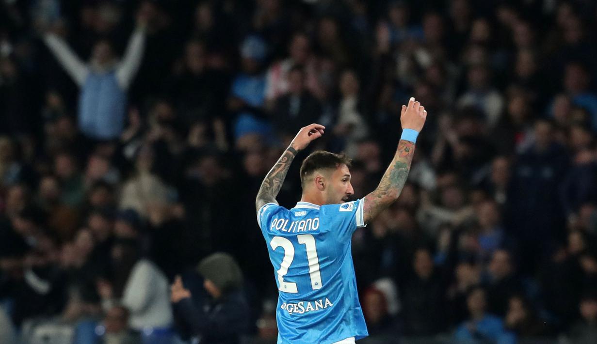 Skuad berjuluk Partenopei baru berhasil memecah kebuntuan pada menit ke-79 melalui Matteo Politano memanfaatkan kemelut di depan gawang saat situasi umpan silang. (AFP/Carlo Hermann)