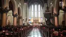 Suasana misa Natal di Gereja Katedral, Jakarta, Selasa (25/12). Natal tahun 2018 di Gereja Katedral Jakarta diselenggarakan dengan mengusung tema Yesus Kristus Hikmat Bagi Kita. (Liputan6.com/Faizal Fanani)