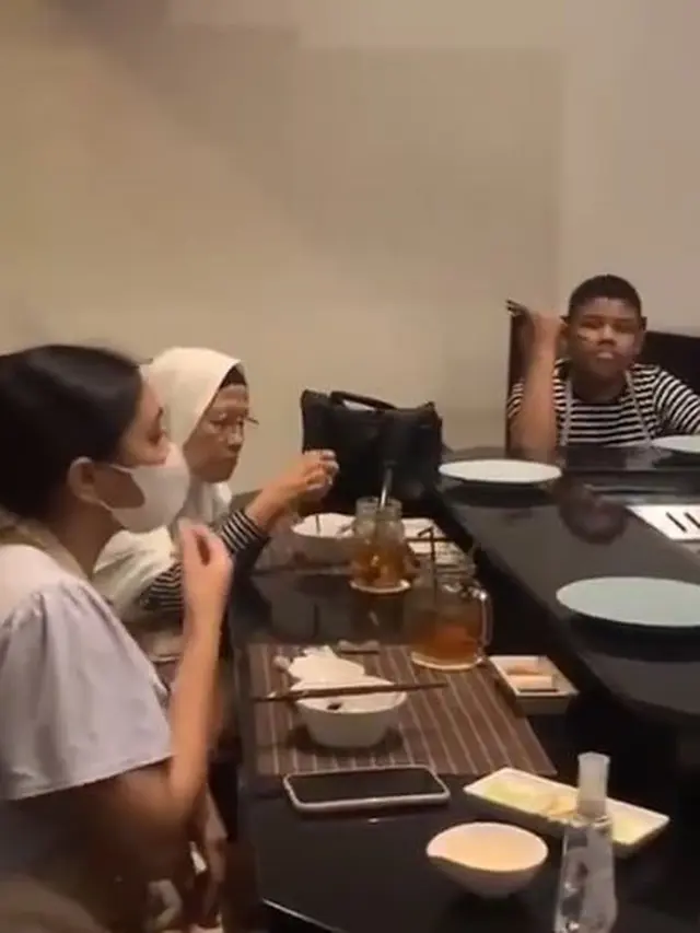 Ultah Putri Ariel NOAH