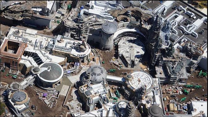 Wahana Star Wars Disney dari atas langit (Sumber: boredpanda)