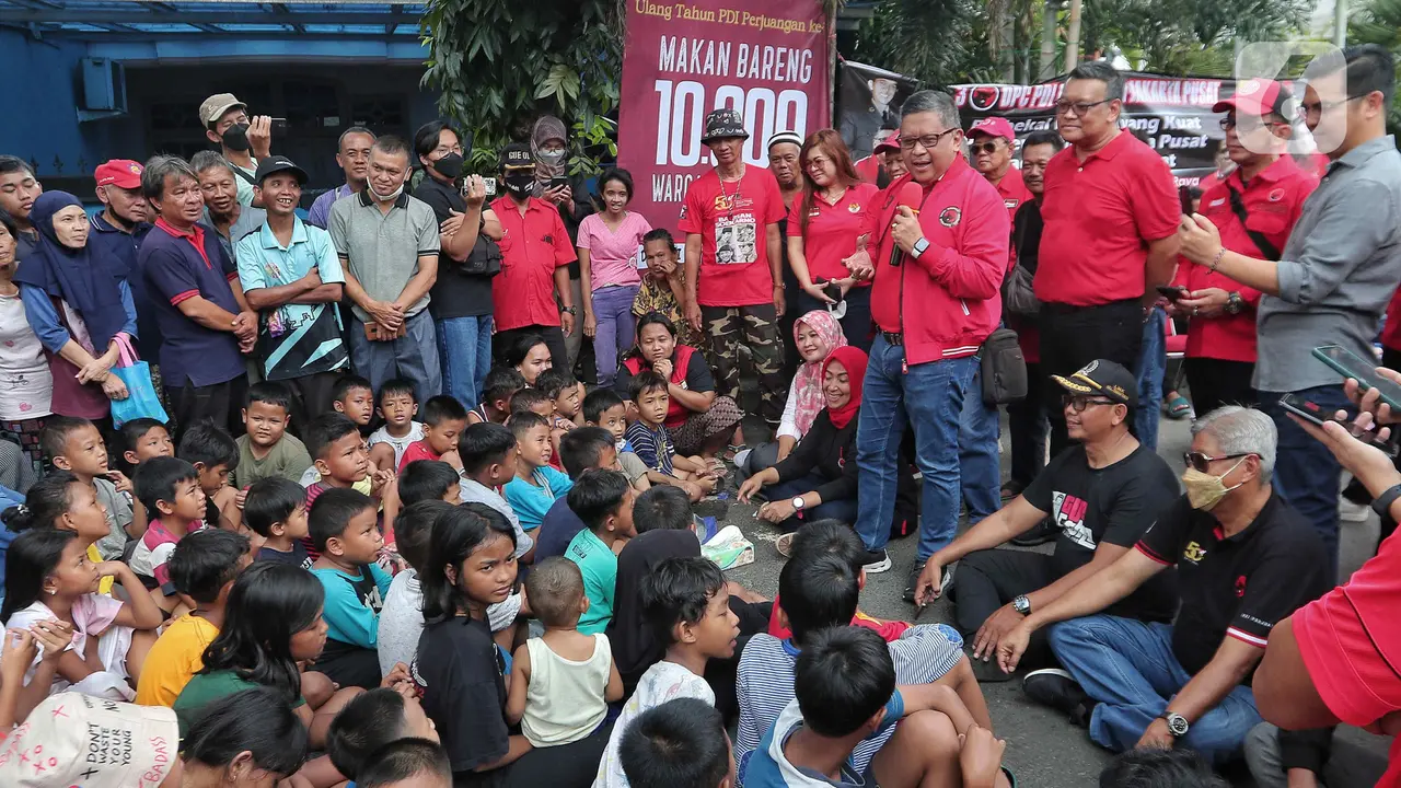 Makan Bareng Warga Jelang Perayaan Setengah Abad PDIP