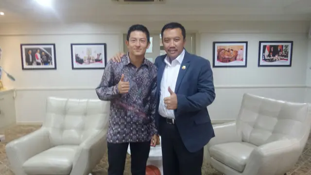 Rio Haryanto (kiri) dan Menpora Imam Nahrawi.