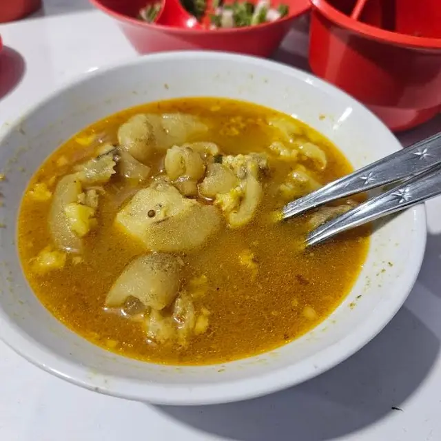 Rekomendasi Tempat Makan Lontong Kikil Enak di Surabaya