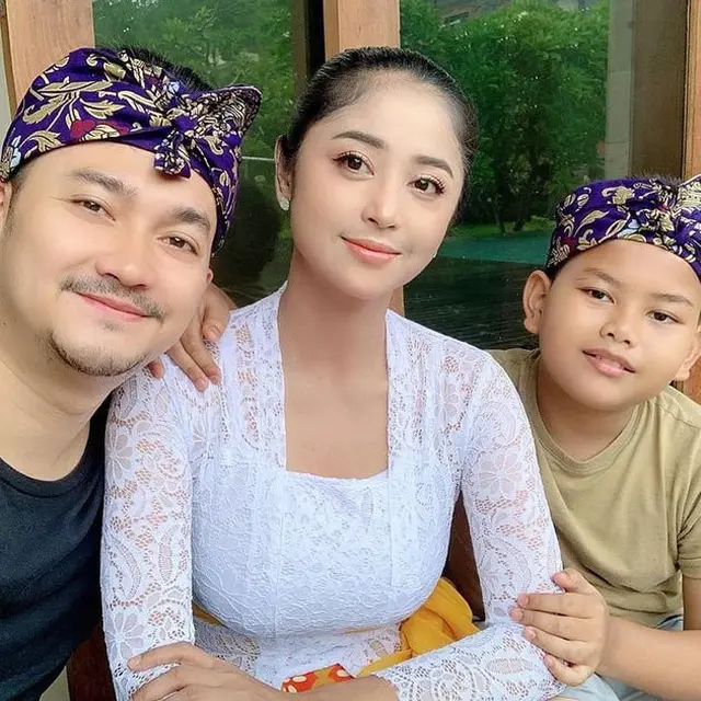 6 Potret Transformasi Dewi Perssik dan Anak Angkatnya, Penuh Kasih Sayang