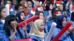 Para penonton meramaikan Konser Terima Kasih Indonesia untuk Para Juara di Studio 5 Indosiar, Selasa (4/9). Acara tersebut digelar dalam rangka wujud apresiasi akan prestasi atlet selama pesta olahraga Asian Games 2018. (Liputan6.com/Immanuel Antonius)